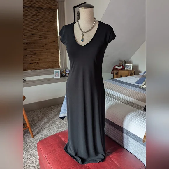 Gap Factory Black Sheath Maxi Dress with V-Neck Cap Sleeves - Picture 3 of 6